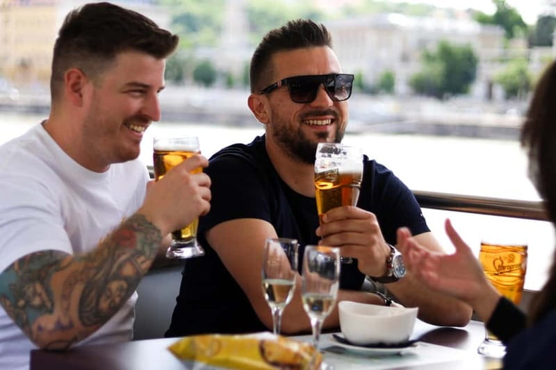 Budapest Sightseeing Cruise with Welcome Drink - Gellért Hill and Bálna Budapest