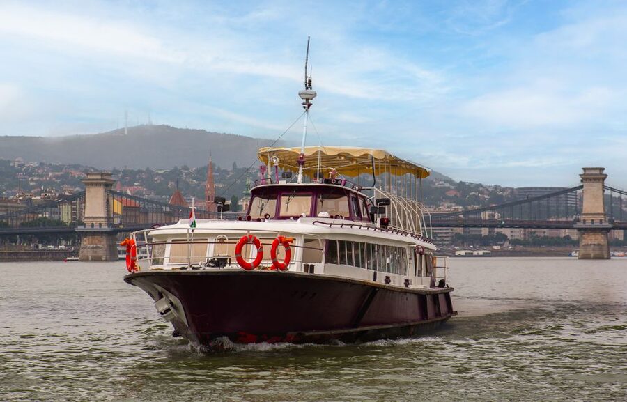 Budapest: Sightseeing Tour by Boat - The Liberty Bridge, Elizabeth Bridge, and Chain Bridge