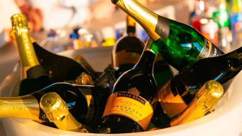 Budapest: Sip and Sail River Cruise with Unlimited Prosecco - The essentials at a glance