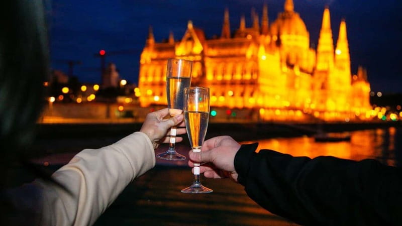 Budapest: Sip and Sail River Cruise with Unlimited Prosecco - The central sights, from Parliament to Buda Castle