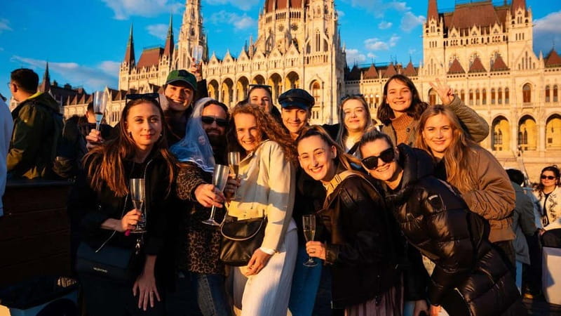 Budapest: Sip and Sail River Cruise with Unlimited Prosecco - Music, age range, and the social mood