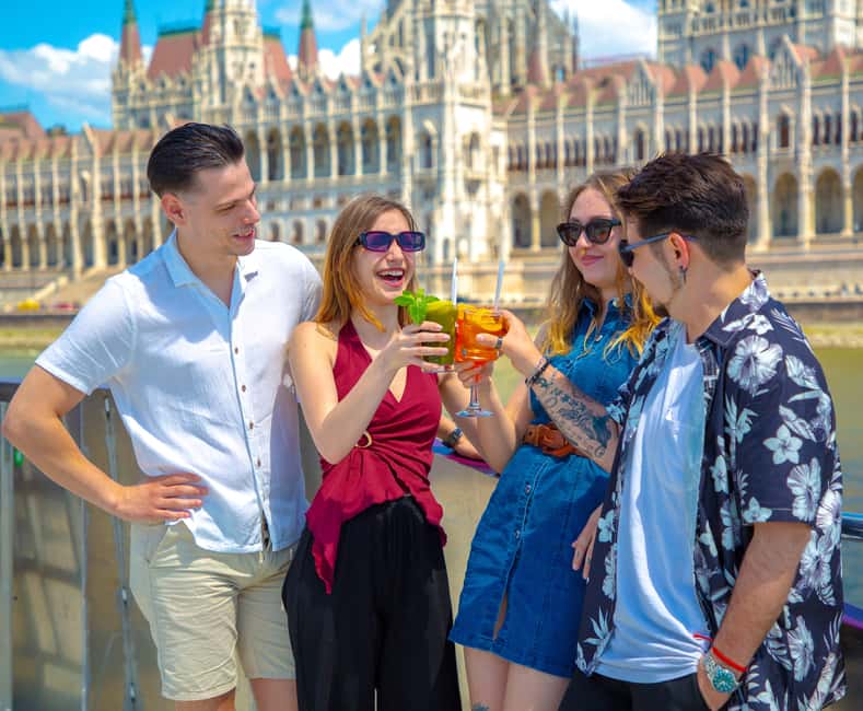 Budapest: Sunset Cocktail Cruise - Starting beside Elizabeth Bridge
