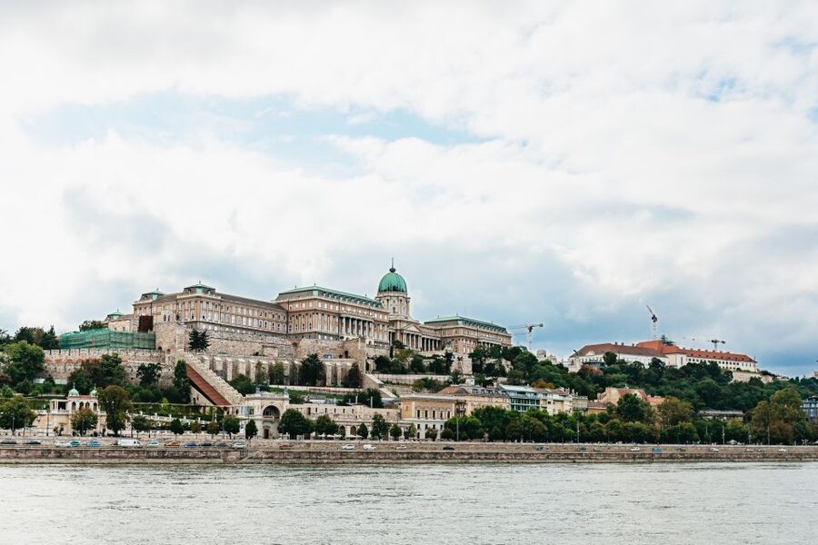Budapest: Sunset Cocktail Cruise - Parliament Building, the star of the route