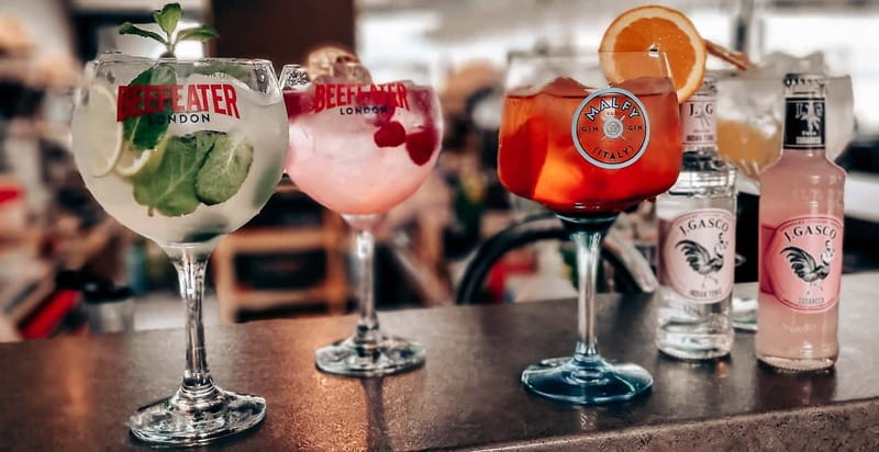 Budapest: Unlimited Drink Cruise - Music and the mood onboard