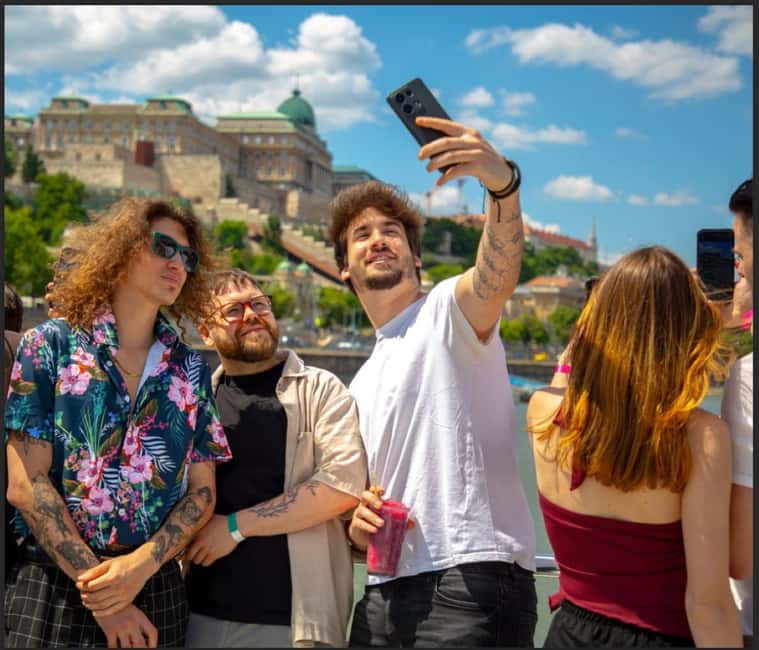 Budapest: Unlimited Drink Cruise - Daylight, sunset, or Budapest after dark