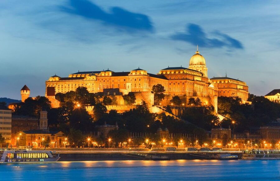 Budapest: Unlimited Prosecco and Wine Sightseeing Cruise - What this Budapest prosecco cruise is really like