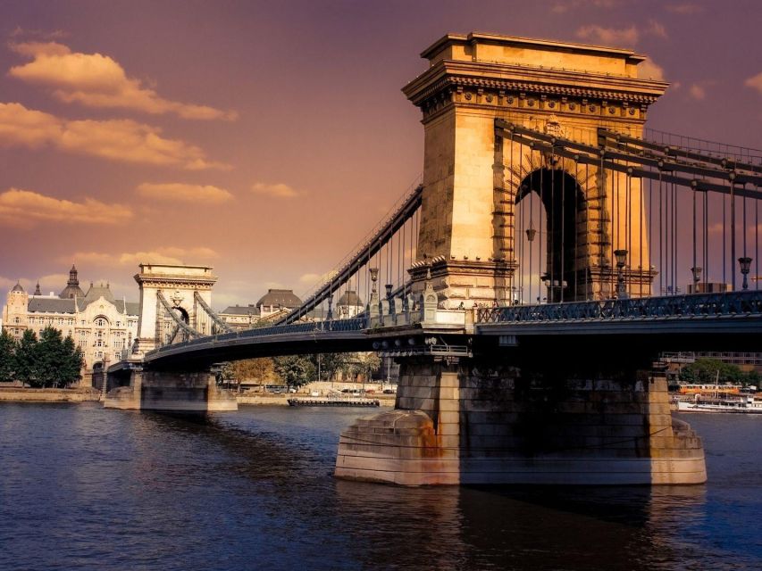 Budapest: Unlimited Prosecco and Wine Sightseeing Cruise - Margaret Bridge and the northern Danube view