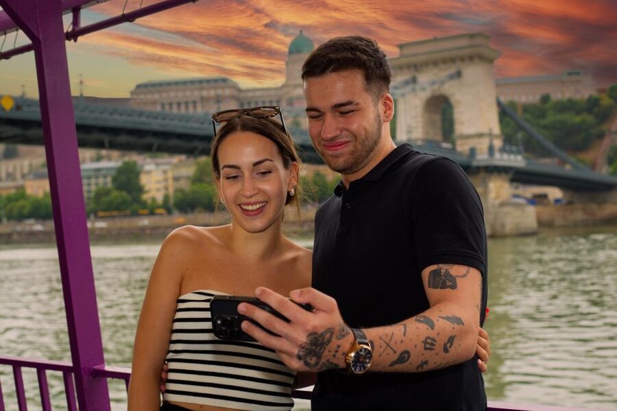 Budapest: Unlimited Prosecco and Wine Sightseeing Cruise - Buda Castle and the Castle District
