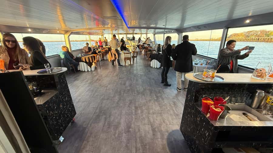 Buenos Aires: Puerto Madero Sunset Cruise with Open Bar - Open bar, music, and the social side