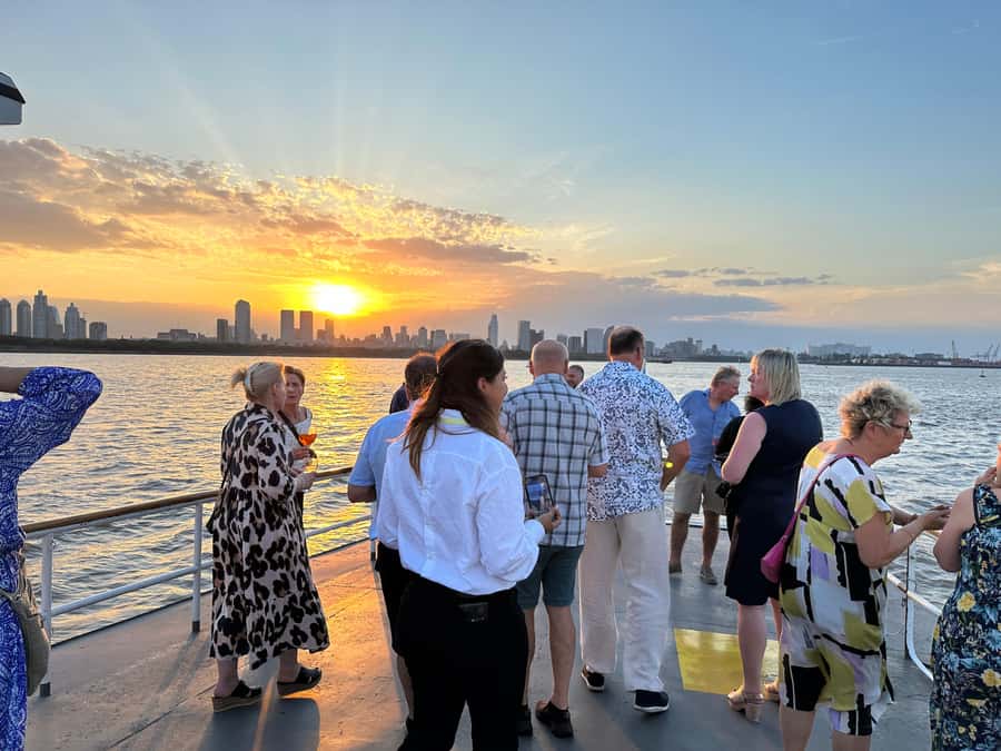 Buenos Aires: Puerto Madero Sunset Cruise with Open Bar - Seating, space, and comfort aboard