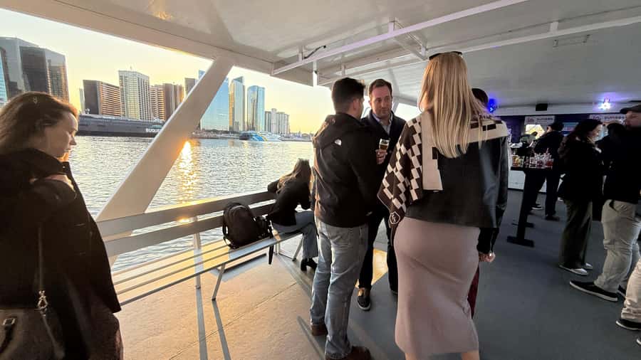 Buenos Aires: Puerto Madero Sunset Cruise with Open Bar - Two boarding choices, two different moods