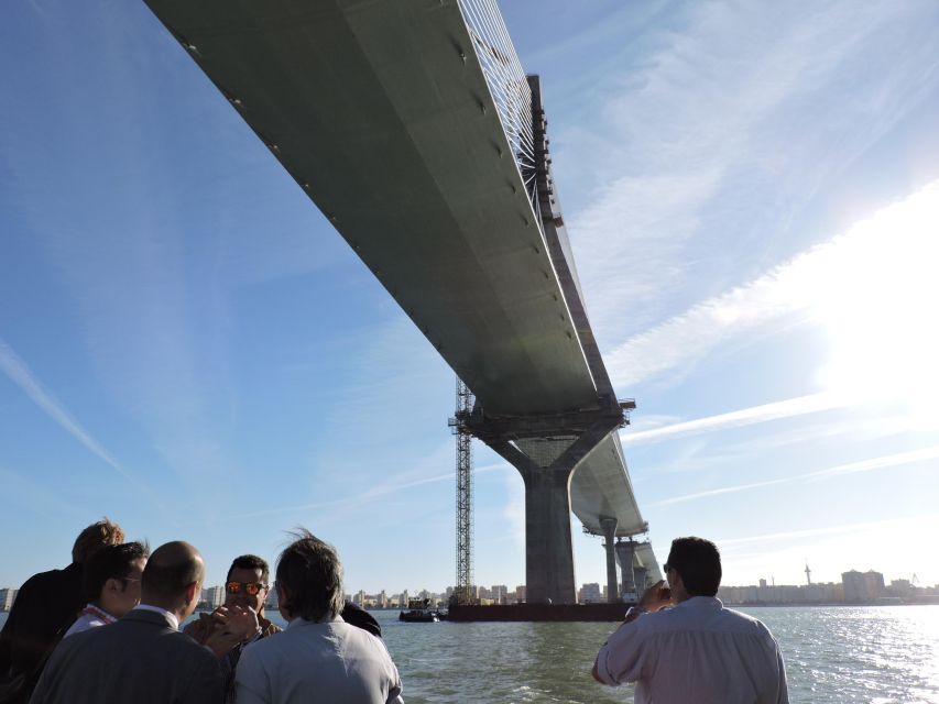 Cádiz: Bay of Cádiz Catamaran Tour with Host - Seating, comfort, and the onboard bar