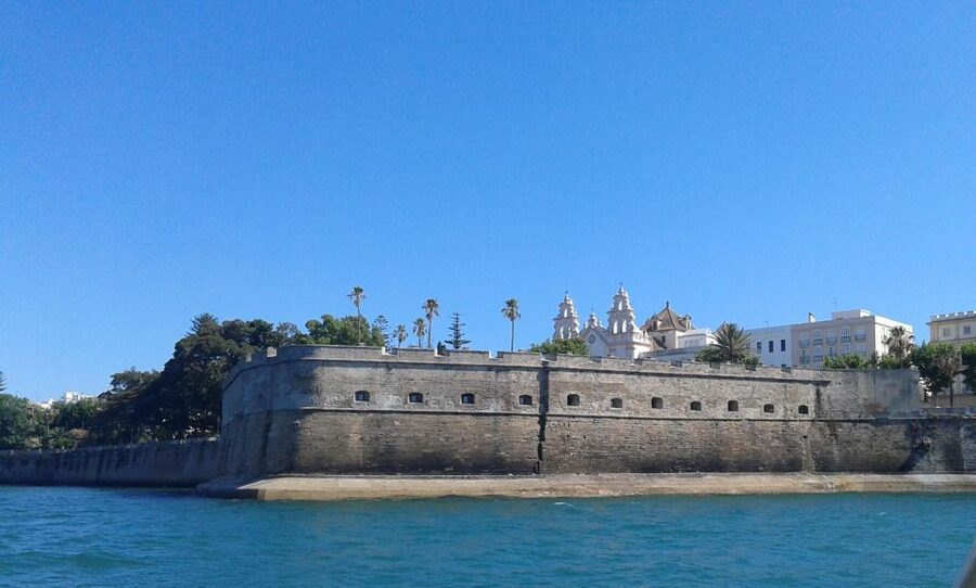 Cádiz: Bay of Cádiz Catamaran Tour with Host - Finding the port at Plaza Sevilla