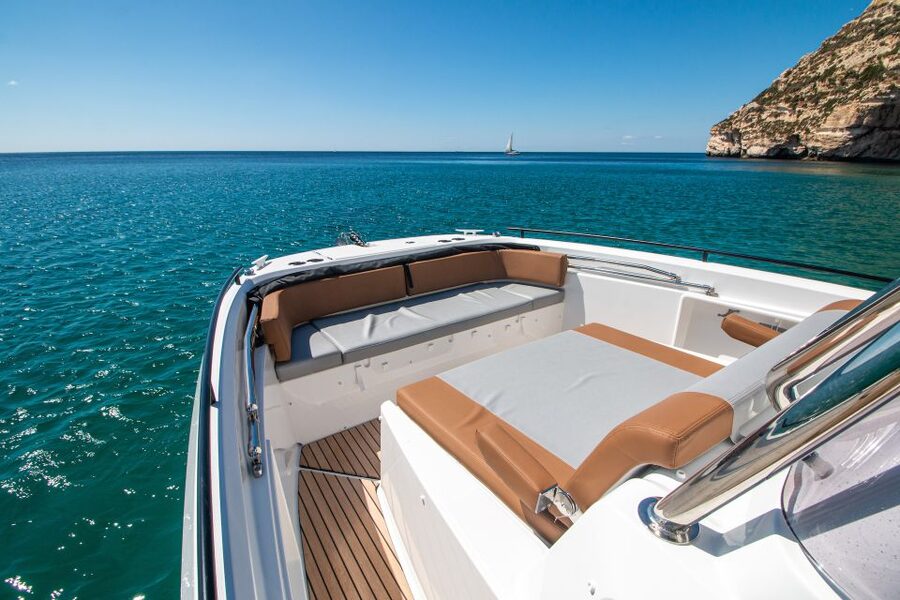Cagliari: Luxury Motorboat Tour with 3 Swim Stops & Wine - Cala Fighera and the pleasure of unhurried water time