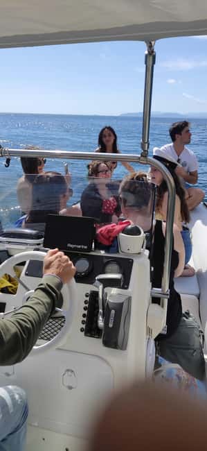 Cagliari: Sella del Diavolo Boat Magic Tour Drinks & Snacks - Boat size, comfort, and group atmosphere
