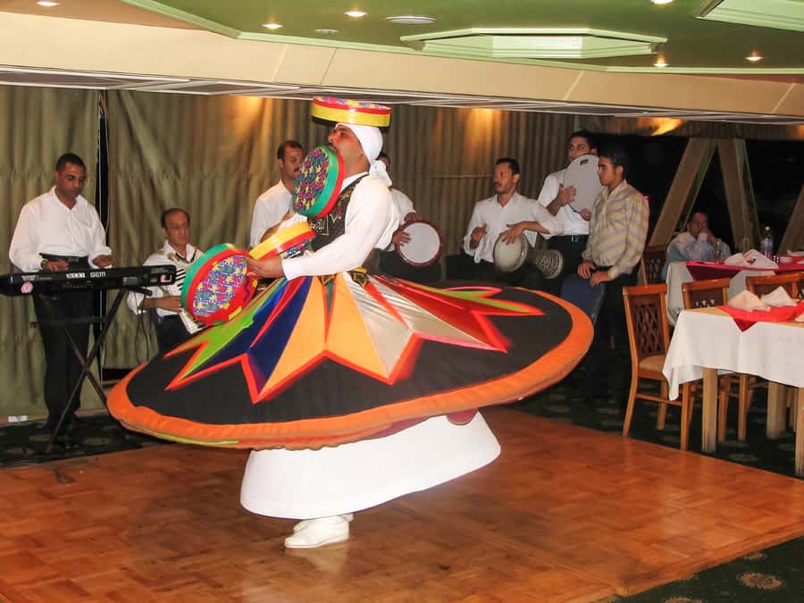 Cairo: Dinner Cruise on the Nile River with Entertainment - Belly dancing, Arabic music, and the Tanoura show