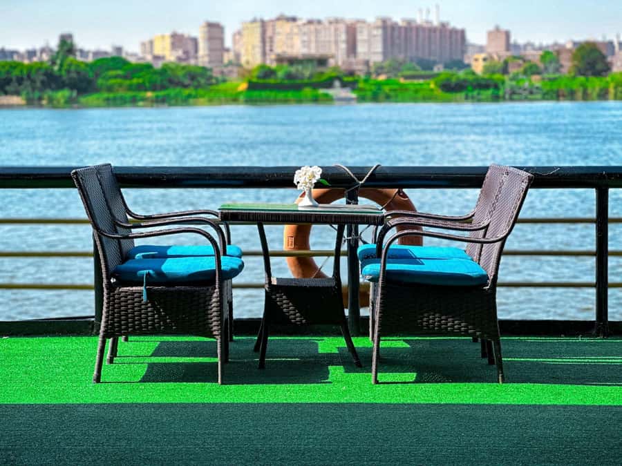 Cairo: Dinner Cruise on the Nile River with Entertainment - Guides can make a basic cruise feel personal