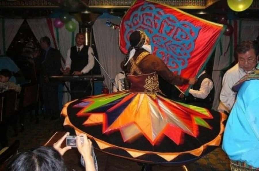 Cairo: Nile Dinner Cruise with Belly Dancer Show with Pickup - Starting the evening with a hotel pickup