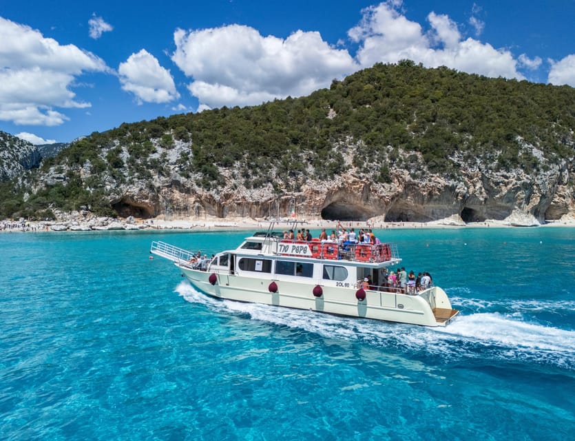 Cala Gonone:Cruise in the Gulf of Orosei with Cala Goloritzé - The boat, seating, and onboard service