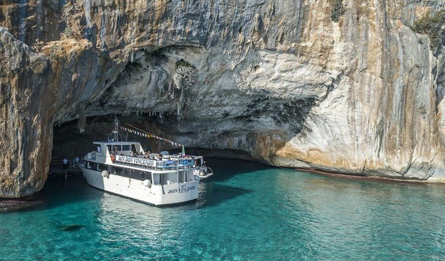 Cala Gonone: Grotta del Bue Marino and Cala Luna Boat Tour - What this Cala Gonone boat trip actually includes
