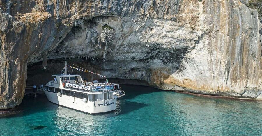 Cala Gonone: Grotta del Bue Marino and Cala Luna Boat Tour - Grotta del Bue Marino and its monk-seal name