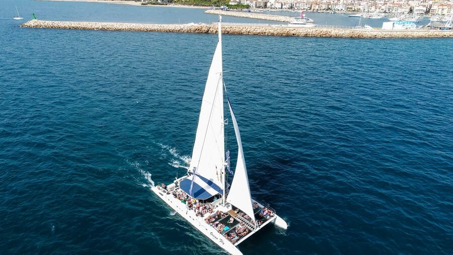 Cambrils: Costa Daurada Sail Catamaran Cruise - Food, cava, beer, and the open bar