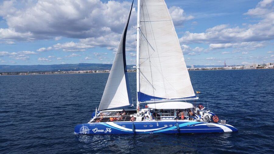 Cambrils: Costa Dorada Sunset Catamaran Cruise with Drinks - Watching the sunset from the catamaran