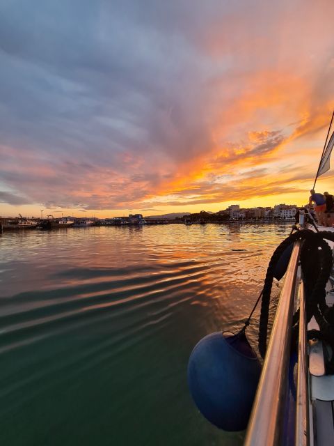 Cambrils: Costa Dorada Sunset Catamaran Cruise with Drinks - The return to Cambrils