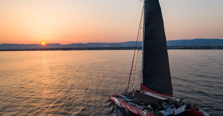 Cambrils: Sunset Catamaran Cruise & Drinks w/ Sunbed - From Cambrils Harbor to Open Water