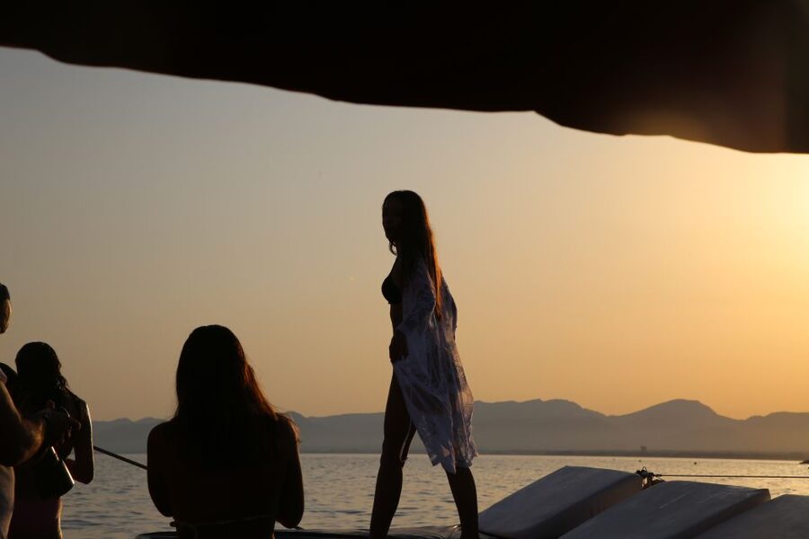 Cambrils: Sunset Catamaran Cruise & Drinks w/ Sunbed - Drinks, Music, and the Onboard Mood