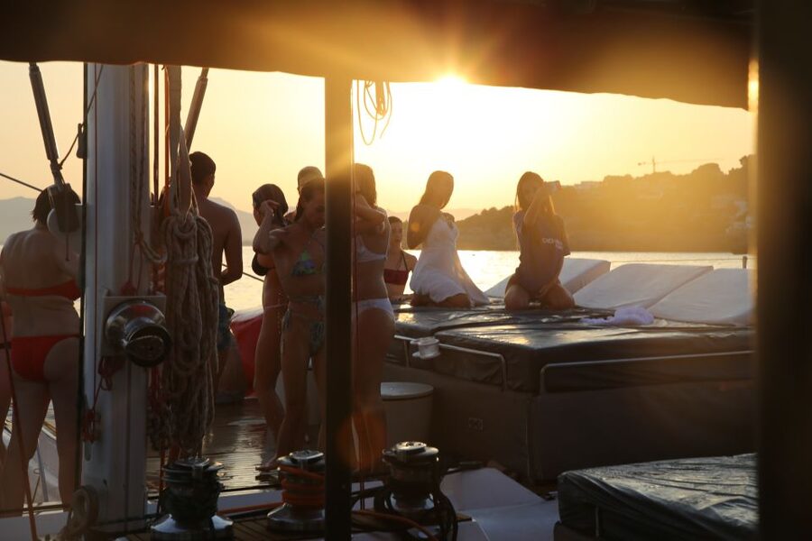 Cambrils: Sunset Catamaran Cruise & Drinks w/ Sunbed - What the 150 Minutes Actually Feel Like