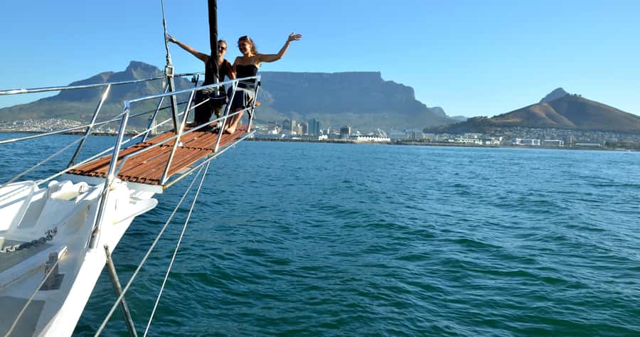 Cape Town: 1-Hour Pre-Sunset Champagne Cruise - Leaving the V&A Harbour before sunset