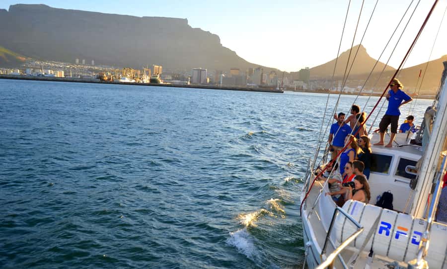 Cape Town: 1-Hour Pre-Sunset Champagne Cruise - Golden-hour photographs from the deck