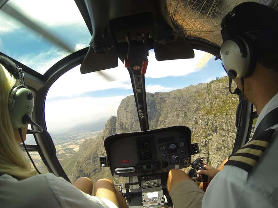 Cape Town: 2 Oceans Helicopter Flight with Boat Tour Ticket - The Atlantic coast and Twelve Apostles
