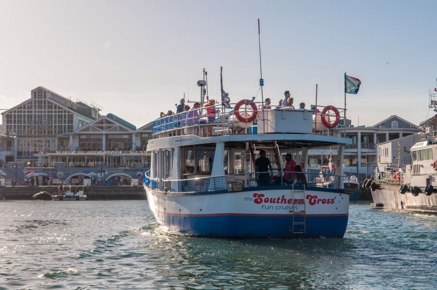 Cape Town: 30 Minute Harbour Boat Cruise with Seal Watching - A short boat ride with a real Cape Town setting