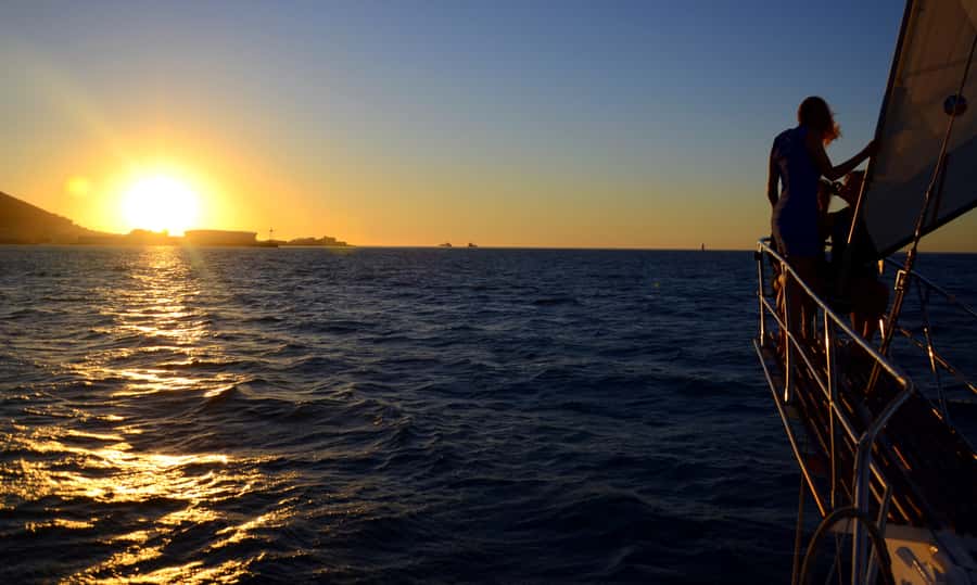 Cape Town: Sunset Champagne Cruise - Wildlife sightings are a bonus, not a promise