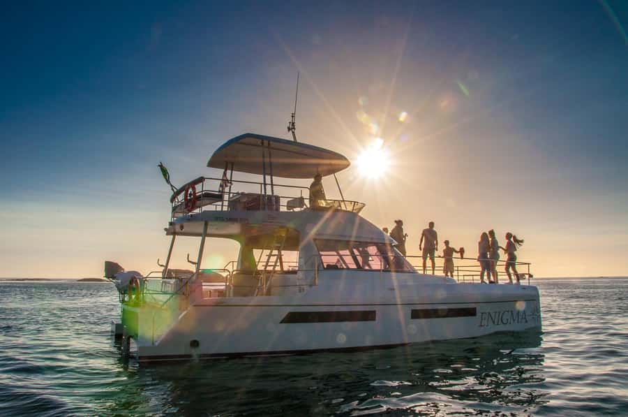 Cape Town: Sunset Champagne Cruise and 3-Course Dinner - What the boat atmosphere is really like
