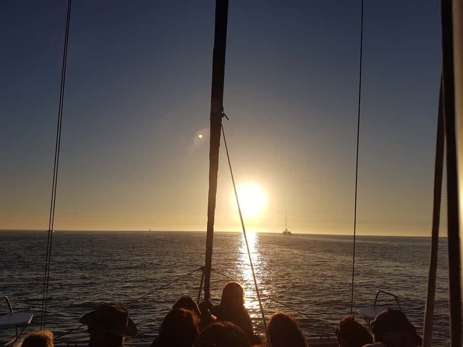 Cape Town: Sunset Cruise from V&A Waterfront with Bubbly - Returning to the Waterfront at sunset