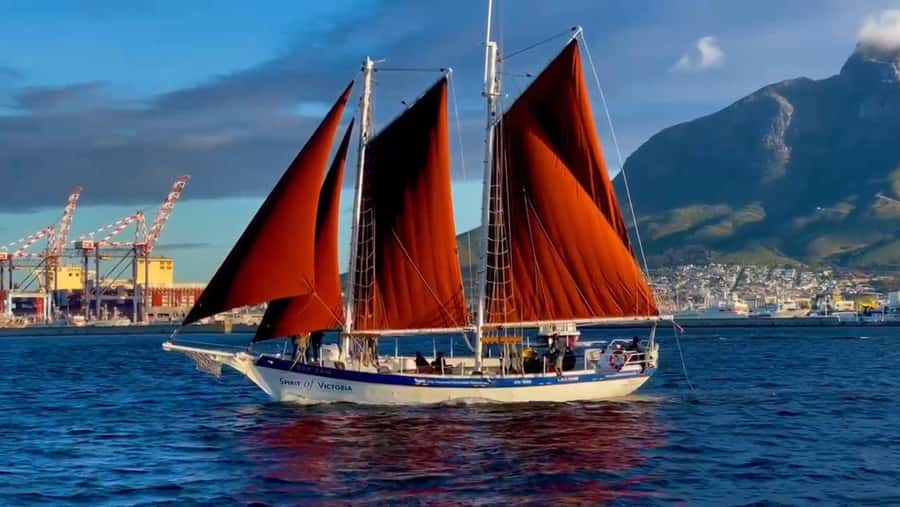 Cape Town: Sunset Cruise from V&A Waterfront with Bubbly - Boarding at the V&A Waterfront
