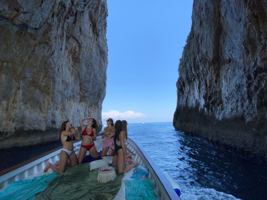 Capri: Island and Grottos Boat Cruise with Snacks and Drinks - Starting at Marina Grande with HP Travel
