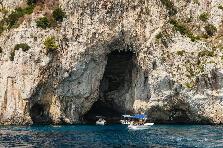 Capri: Island Boat Tour and Optional Blue Grotto Visit - Choosing a departure and managing the Blue Grotto