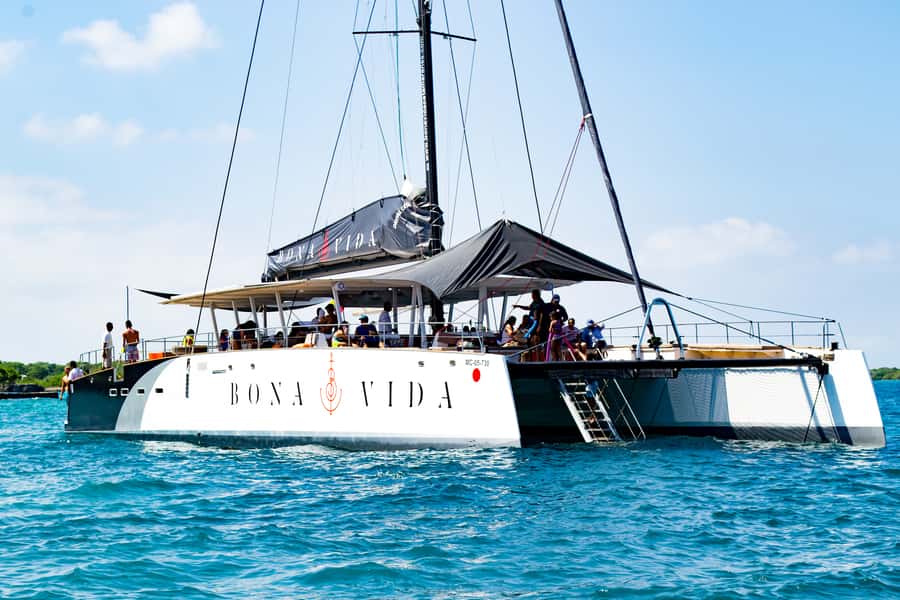 Cartagena: Rosario Islands Catamaran with Lunch and Snorkel - Getting to Bodeguita Dock and starting the morning