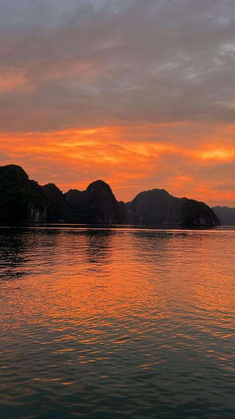 Cat Ba : Lan Ha Bay Bioluminescent Plankton Kayak Boat Tour - Swimming, sunset, and the 12 meter jump