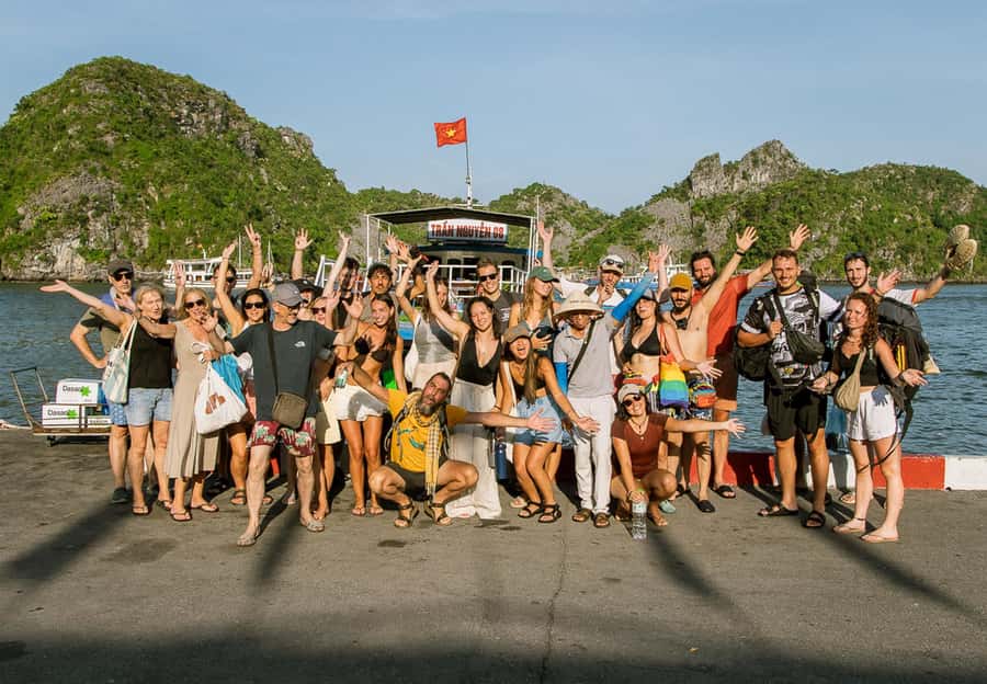 Cat Ba: Lan Ha & Ha Long Bay Kayak & Snorkel Boat Tour - Cai Beo Floating Village and local life on the water