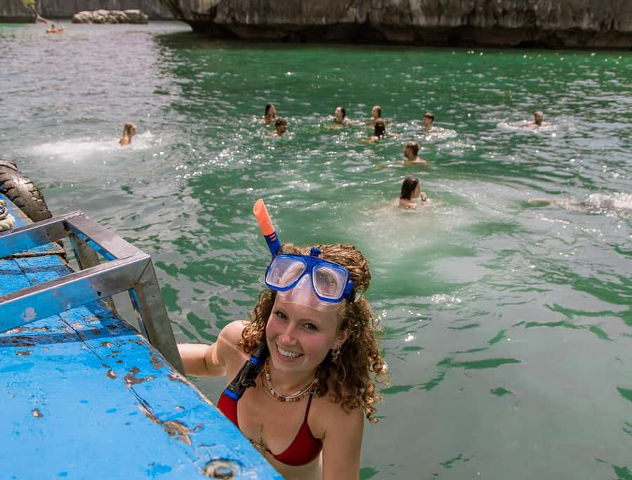 Cat Ba: Lan Ha & Ha Long Bay Kayak & Snorkel Boat Tour - Cruising through Lan Ha Bay’s limestone towers