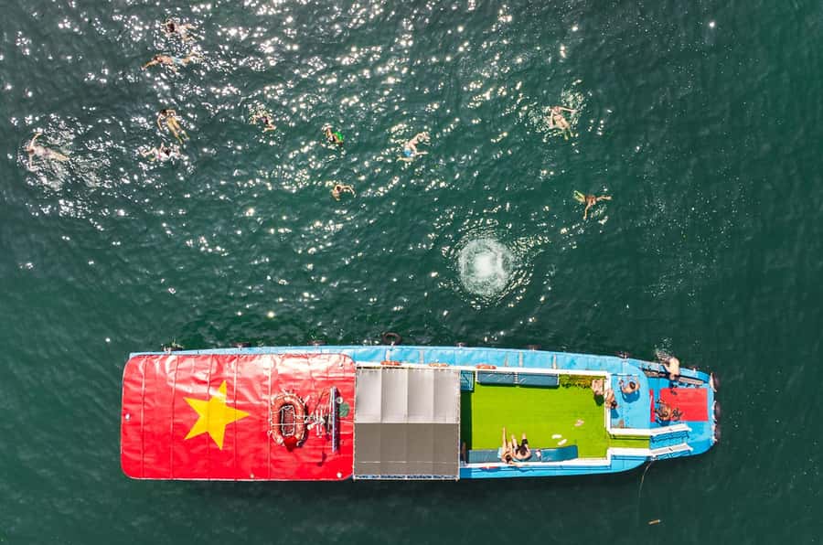 Cat Ba: Lan Ha & Ha Long Bay Kayak & Snorkel Boat Tour - Swimming, boat jumping, and Ba Trai Dao Beach