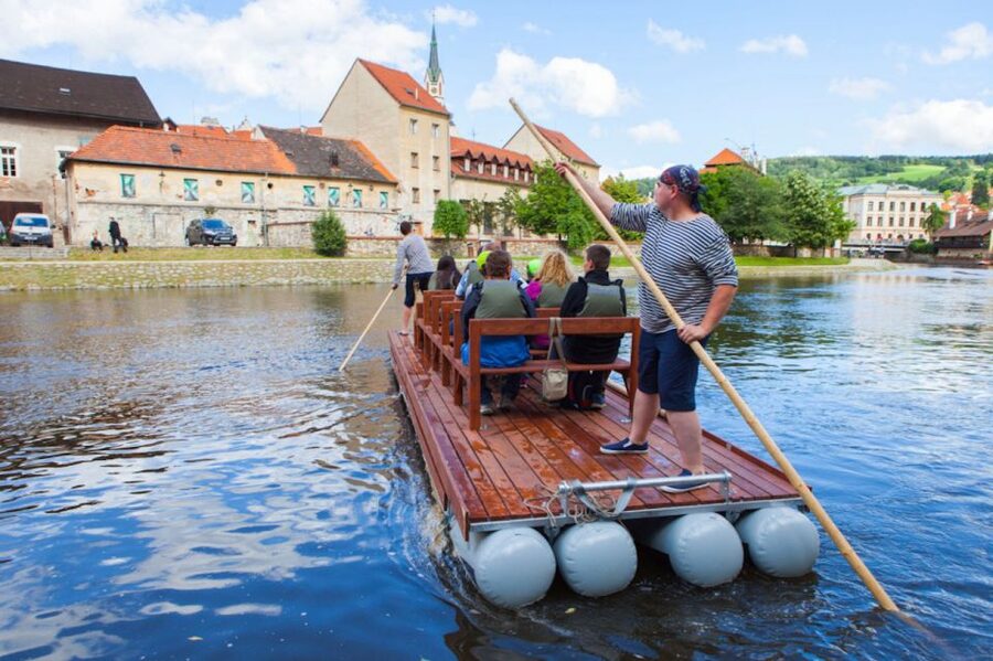 Český Krumlov: Wooden Raft River Cruise - The Krumlovské Benátky drink stop