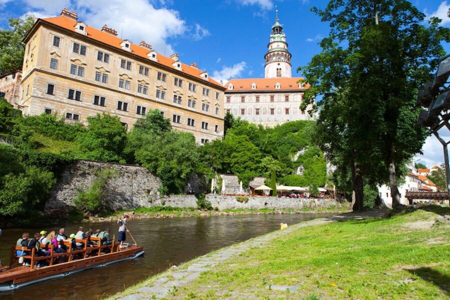 Český Krumlov: Wooden Raft River Cruise - Who will enjoy this raft ride most