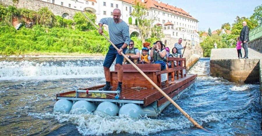 Český Krumlov: Wooden Raft River Cruise - From the information center to Parkán Port