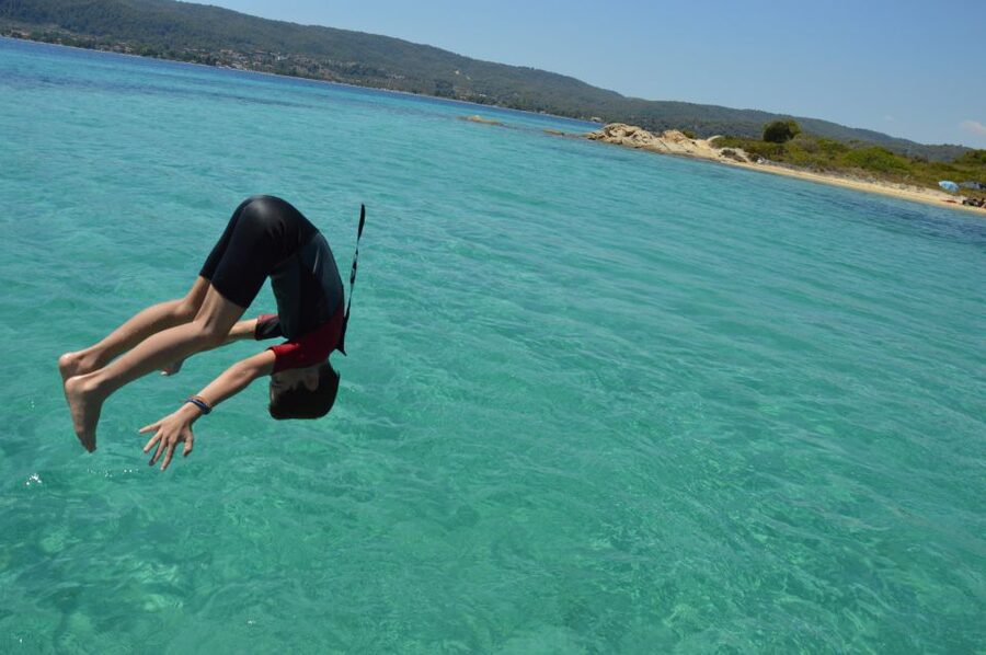 Chalkidiki: Blue Lagoon & Ammouliani Island Cruise & Lunch - Music, cocktails, and the boat atmosphere